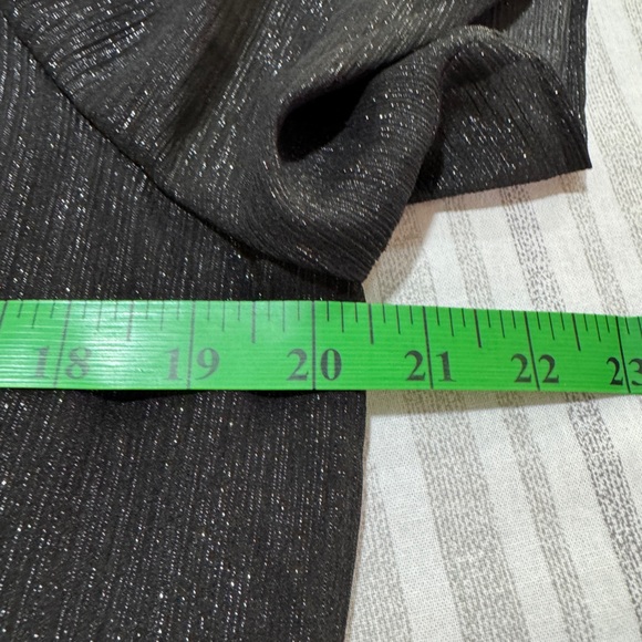 EUC Gal Meets Glam Jolene - Picture 10 of 12